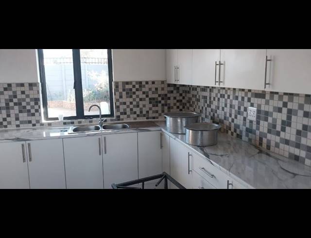 3 BEDROOM HOUSE FOR SALE IN PRIMROSE EAST